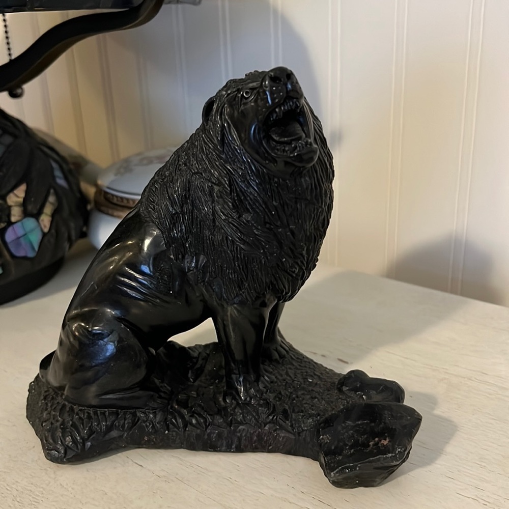 Vintage Carved Stone statue roaring lion signed D. Sithole 1993 7.5” l x 6.75”t